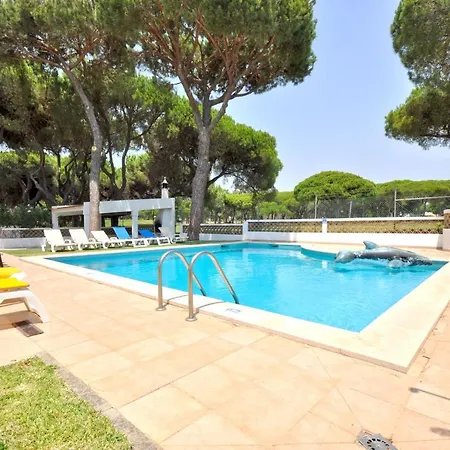 The Is Simply And Traditionally Furnished And Is On One Level With A Large Villa Quarteira