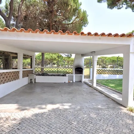 The Is Simply And Traditionally Furnished And Is On One Level With A Large Villa Quarteira