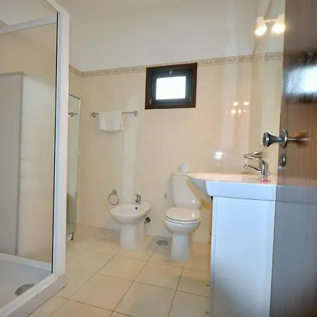 The Is Simply And Traditionally Furnished And Is On One Level With A Large Villa Quarteira