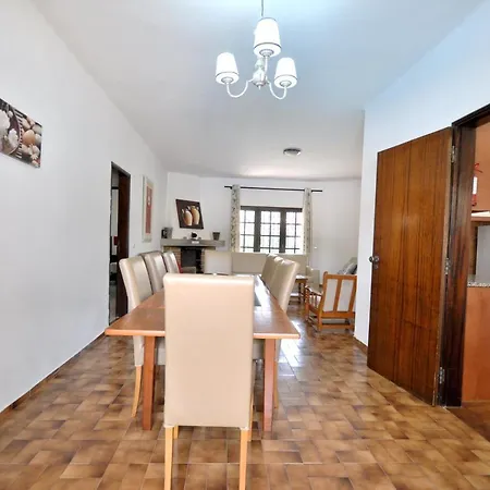 Villa The Is Simply And Traditionally Furnished And Is On One Level With A Large Quarteira